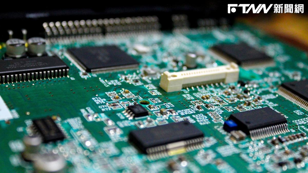 PCB帶頭殺出「這2檔」速噴亮燈漲停！南電甫創天價遭出貨倒地、德宏慘跌逾半根