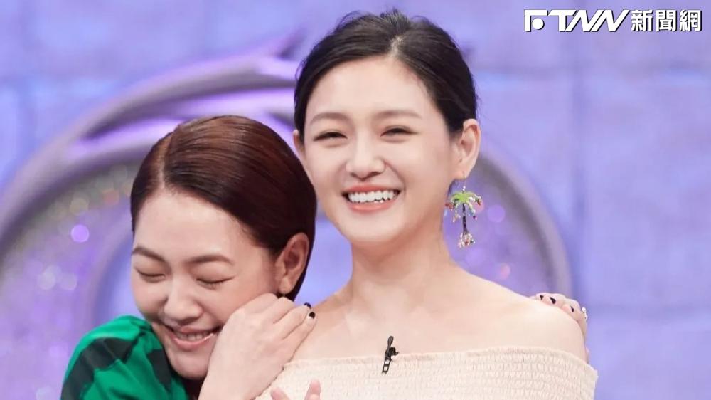 小S突曬「徐家泛黃舊照」揭20年前大S暖舉：我不只愛她，還深深崇拜她！