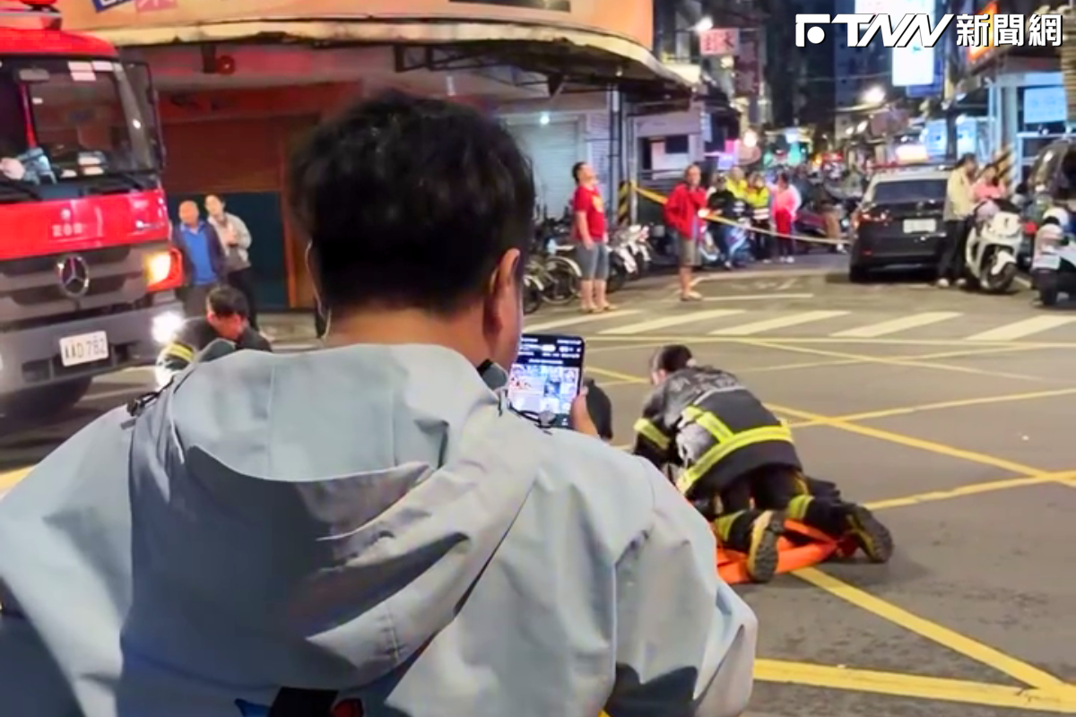 消防員救人竟遭性騷！男路人拿手機拍臀部還喊「好翹」　到案辯：只是看熱鬧