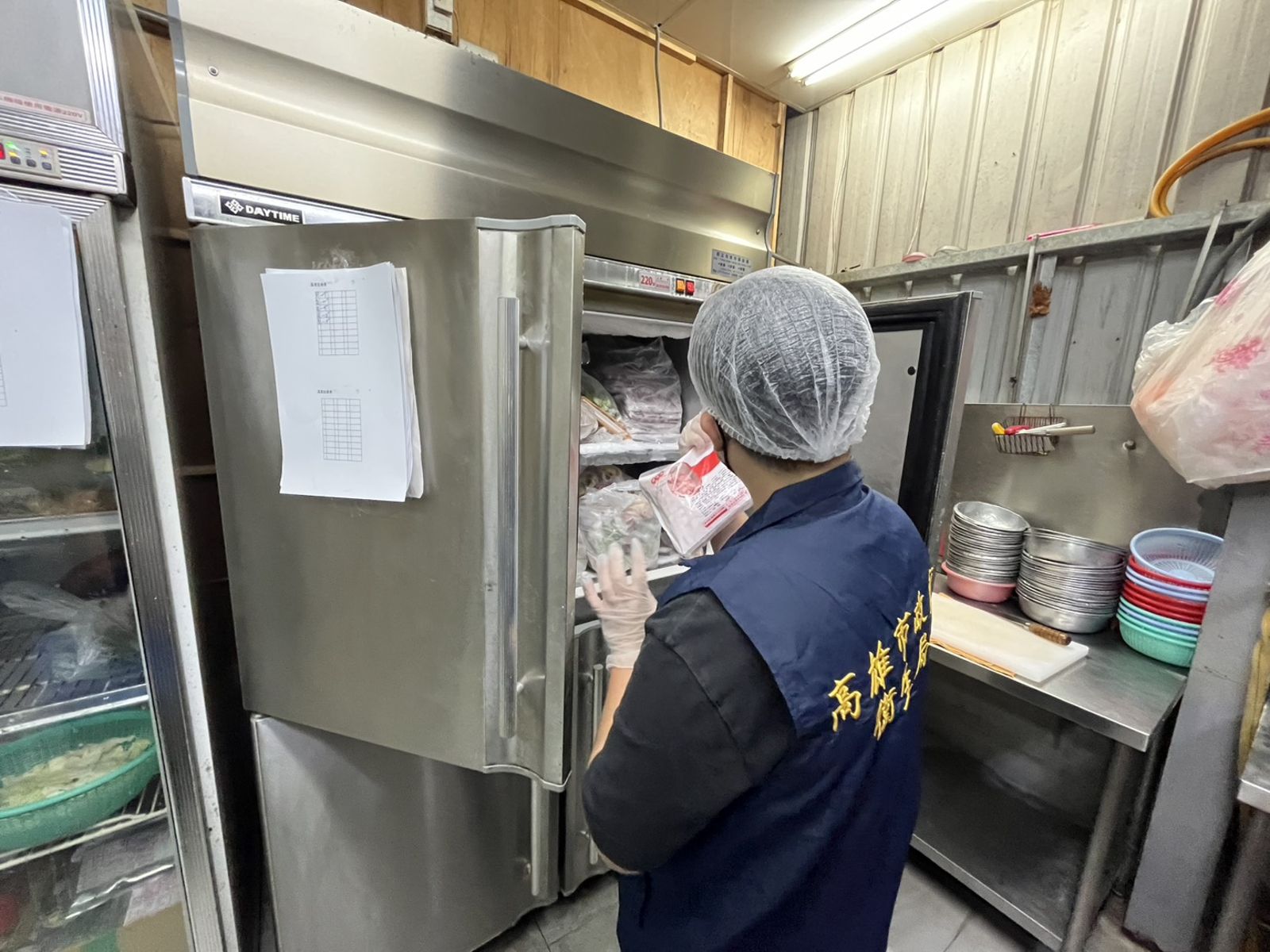 高雄桶仔雞店疑爆食物中毒！家族聚餐後「多人上吐下瀉」　衛生局勒令停業2天