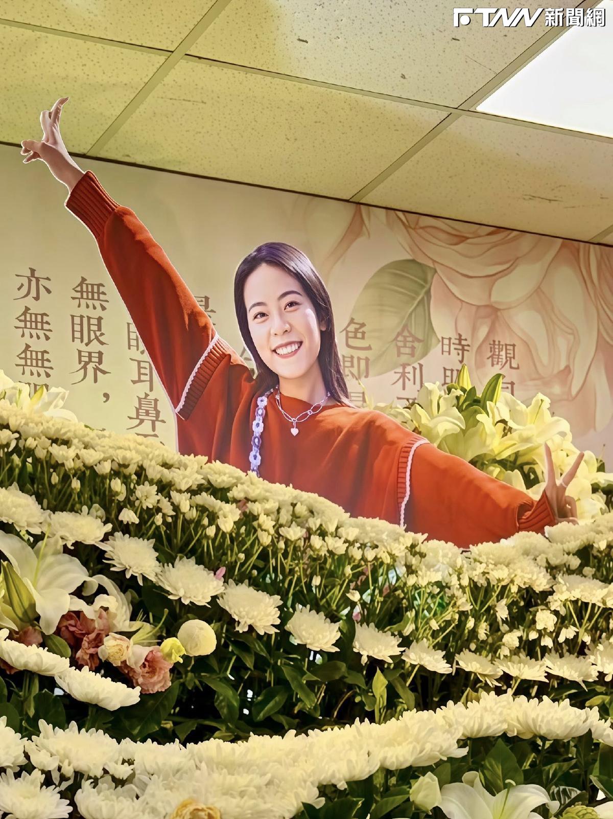 女警告別式家屬崩潰送行！母親見女兒儀容悲喊「那個不是詠心」　譚艾珍還原心碎現場