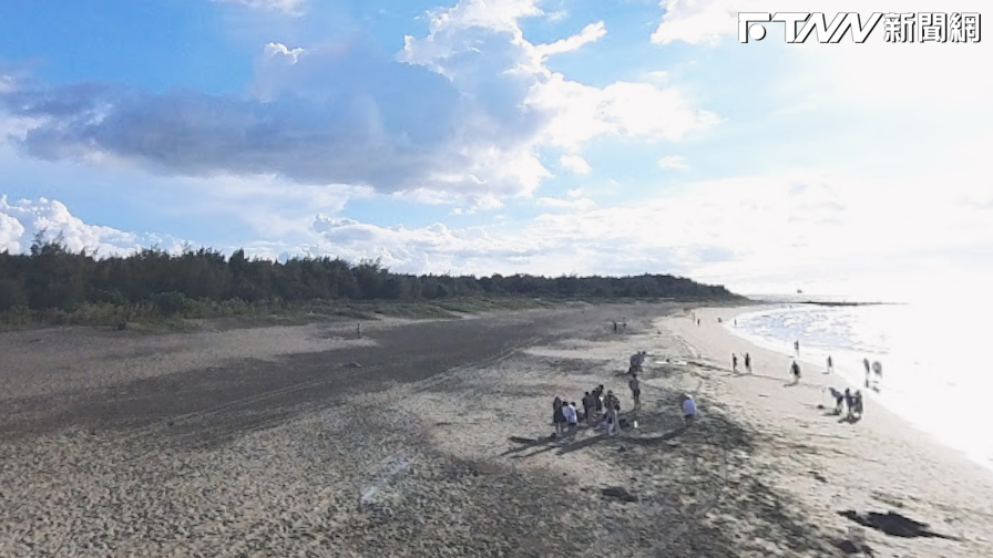 擎天崗翻版？淡水沙崙海灘驚見情侶親密行為　警方：依公然猥褻偵辦