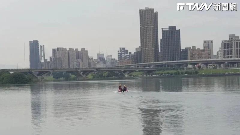 大稻埕碼頭9旬長者落水！年輕男子跳河救人雙雙失聯　警消持續搜救中