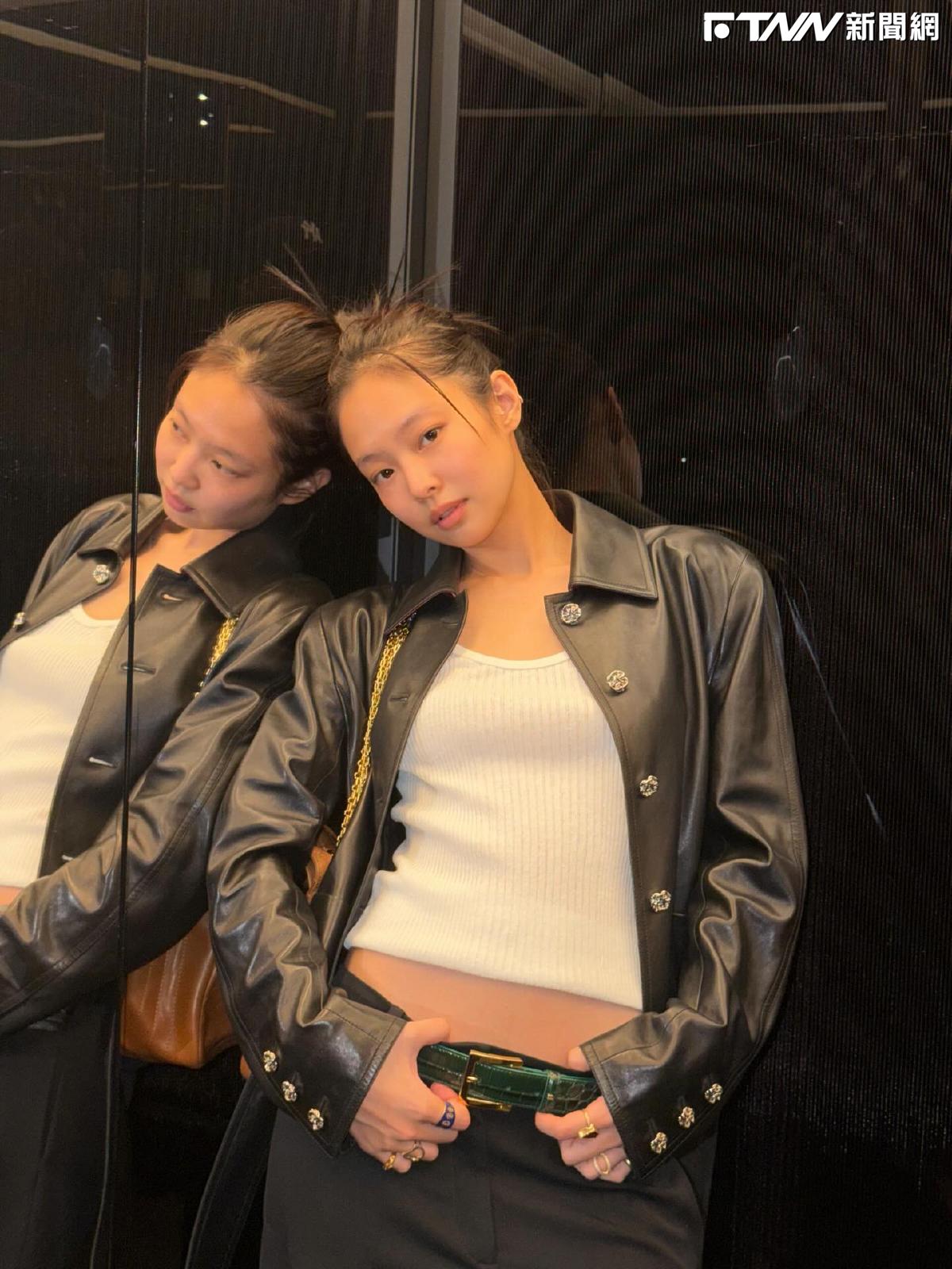 「人間香奈兒」Jennie曬素顏照！鏡面反射真實面目　遭酸忘記修圖
